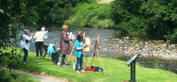 Students getting to grips with the Meetings as outdoor painting workshop location.